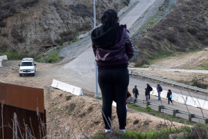 Shocking video shows 2-year-old girl alone at border as illegal immigration concerns persist