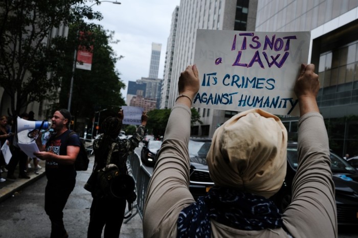 A small group of anti-vaccination protesters gather outside of New York-Presbyterian Hospital on September 01, 2021 in New York City. Following a mandate from former Gov. Andrew Cuomo requiring all hospital staff to be vaccinated, hundreds of hospital workers across the state have been protesting against the measure. (Photo by Spencer Platt/Getty Images)