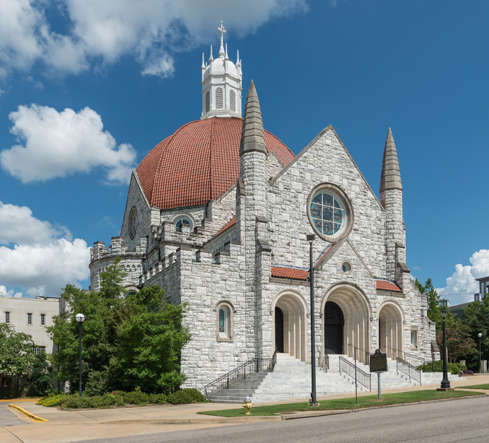 A west view of First Baptist Church located at S. Perry Street in Montgomery, Alabama, on July 13, 2016. Wikimedia License CC BY-SA 4.0