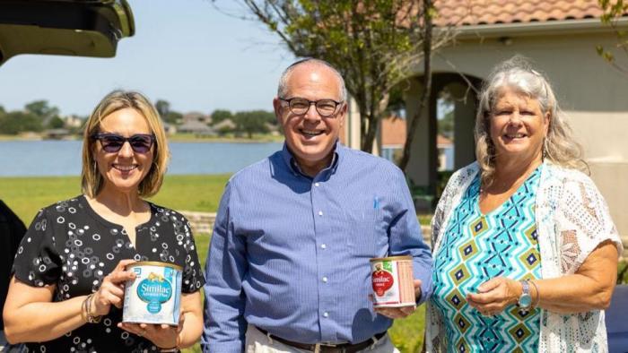 Jonathan Feldstein (center) with Pabliana Franco of New Beginnings Church left and Genesis 123 Foundation board member Rev. Linda Chandler.