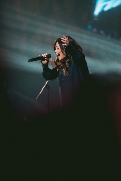 Kari Jobe in concert, 2022