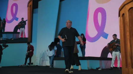 Pastor Rick Warren walks to the pulpit at Saddleback Church on August 28, 2022, where he preached his final sermon as lead pastor.