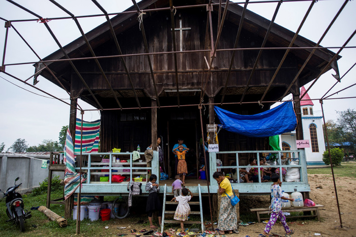 Internally displaced people, fleeing renewed fighting between Myanmar's army and ethnic insurgents in the country's remote north, take shelter at a church compound in Nanmati, Kachin state, on May 12, 2018. - At least 19 people have been killed in clashes between Myanmar's military and an ethnic armed group on May 12 in northern Shan State, Myanmar army and local sources told AFP, the most deadly flare-up in recent years as fighting in the borderlands intensifies. 