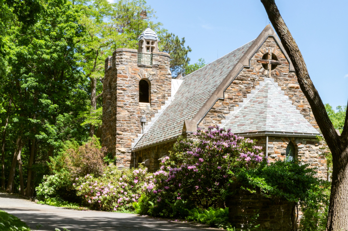 Garrett Memorial Chapel overlooks Keuka Lake, one of New York’s Finger Lakes. 