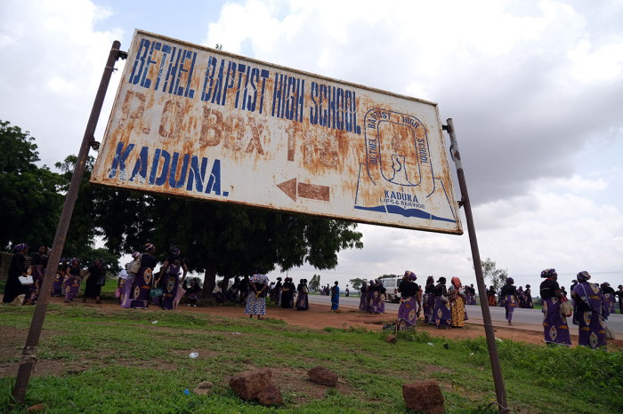 Parents of abducted students stand on Kachia Road that leads to Bethel Baptist School after 140 boarding students were abducted by gunmen in Kaduna, northwestern Nigeria, on July 14, 2021. - The girls are just two of the more than 100 Nigerian children snatched from Bethel Baptist High School, herded by gunmen into the forests after a kidnapping raid on their dormitories. The July 5 attack in Nigeria's northwest Kaduna state was just the latest mass abduction at a school or college as kidnap gangs seeking quick ransoms zero in on soft target of young students. Armed kidnappings for ransom along highways, and from homes and businesses now make almost daily newspaper headlines in Africa's most populous country. 