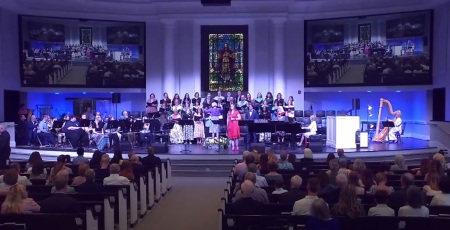 A June 2024 worship service at First Baptist Church of Alexandria, Virginia. 