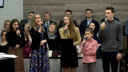 A younger Matthiew Stavkovy (2nd R) singing with his family at Bread of Life Church in Kent, Washington.