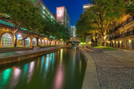 Las Colinas in Irving, Texas, has Italian-inspired canals. 