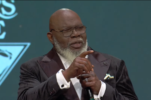 TD Jakes reveals he almost died in emotional return to pulpit after surgery