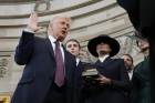 Trump didn't place hand on Bible during second oath of office