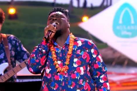 'American Idol' judge praises aspiring preacher contestant's ability to 'interpret the word' 