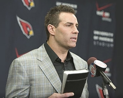 Arizona Cardinals quarterback Kurt Warner announces his retirement from football Friday, Jan. 29, 2010 at the Cardinals' training facility in Tempe, Ariz.