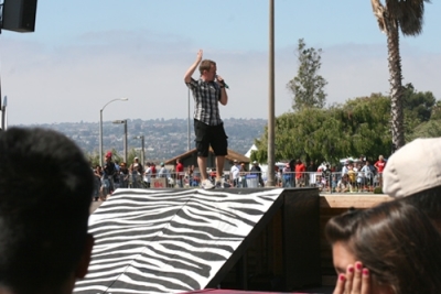 Nick Hall, founder of Pulse, shares the Prodigal Son message to youths at the San Diego CityFest on Saturday, Sept. 11, 2010. The Luis Palau Festival drew more than 40,000 people.