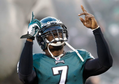 Philadelphia Eagles quarterback Michael Vick takes the field to play the Green Bay Packers in their NFC Wild Card NFL playoff football game in Philadelphia, January 9, 2011.