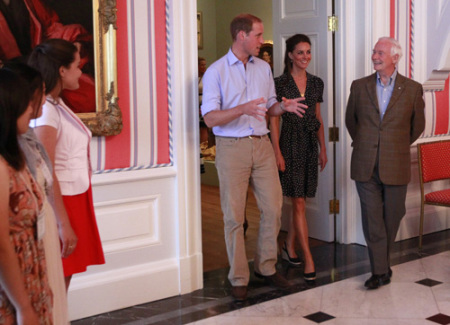 Britain's Prince William (C) and his wife Catherine, Duchess of Cambridge, take part in a youth reception at Rideau Hall in Ottawa June 30, 2011. Prince William and his wife Catherine, Duchess of Cambridge, are on a royal tour of Canada from June 30 to July 8.