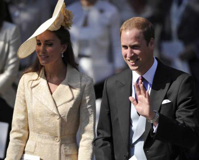 Britain's Prince William and his wife Catherine, Duchess of Cambridge leave after the marriage between Zara Phillips, the eldest granddaughter of Queen Elizabeth, and England rugby captain Mike Tindall at Canongate Kirk in Edinburgh, Scotland July 30, 2011.