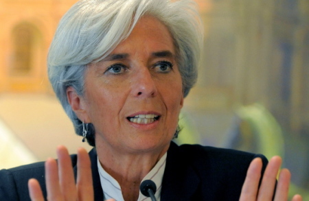 Christine Lagarde, ici à Washington lors d’une réunion du G7 le 24 avril, propose que Bercy et les parlementaires travaillent main dans la main sur l’évaluation de la politique fiscale.