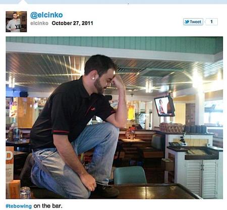 A TwitPic user named 'elcinko' (@elcinko) published this image of himself imitating Tim Tebow on Oct. 27, 2011.