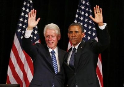 Former U.S. President Bill Clinton (L) and U.S. President Barack Obama wave at a fundraiser, at the Waldorf Astoria in New York June 4, 2012.