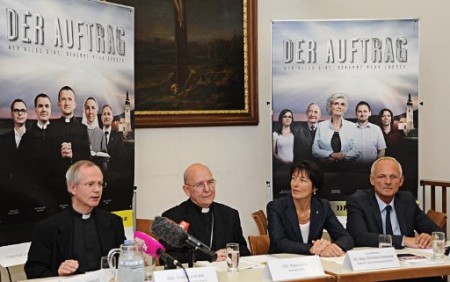 Fritz Brunthaler, Episcopal Secretary and Project Manager of the summer campaign, Diocesan Bishop Klaus Kueng, Michaela Steinacker, managing director of Raiffeisen-Holding Lower-Vienna, Peter Governing Lafite, savings bank north center of West AG at the unveiling of the Austrian posters on July 24, 2012.