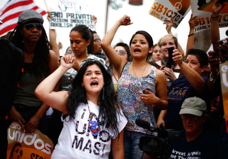 Demonstrators against the state's Senate Bill 1070 immigration law march in Phoenix, Arizona April 25, 2012. Conservative justices who hold a majority on the U.S. Supreme Court appeared to endorse Arizona's immigration crackdown on Wednesday, rejecting the Obama administration stance that the federal government has sole power over those who illegally enter the United States.<br>