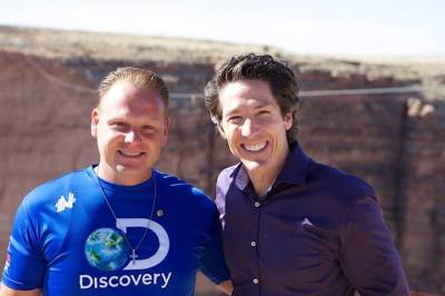 Nik Wallenda (L) and Joel Osteen (R) in a photo before the former's historical tightrope walk across the Grand Canyon in June 2013.