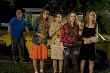 In MOMS' NIGHT OUT—a fast-paced, family comedy—four moms and a beleaguered cabbie discover in love, marriage and parenting, it can all go wrong . . . and still turn out right. (From right: Sarah Drew, Abbie Cobb, Patricia Heaton, Andrea Logan White and David Hunt)