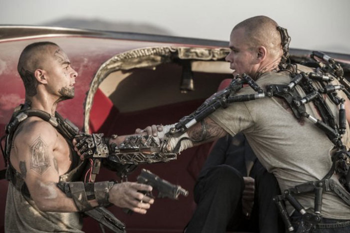 Still of Matt Damon and José Pablo in Elysium