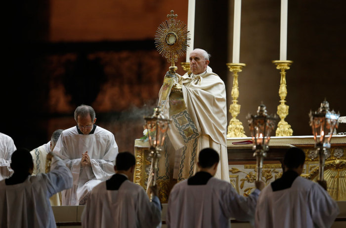 Pope Francis blesses during a prayer calling for peace in Syria, at St Peter's Square at the Vatican September 7, 2013.