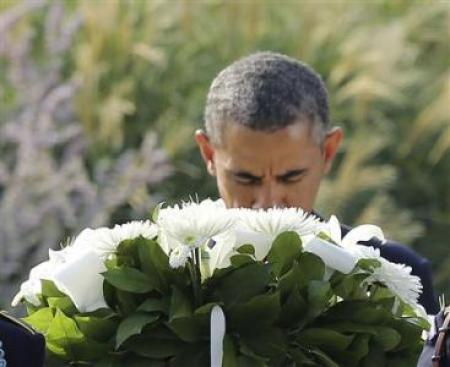 U.S. President Barack Obama lays a wreath before remembrance ceremonies for 9/11 victims at the Pentagon 9/11 Memorial in Washington September 11, 2013.