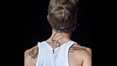 Justin Bieber shows off his new tattoo from the Bible book of Psalm.