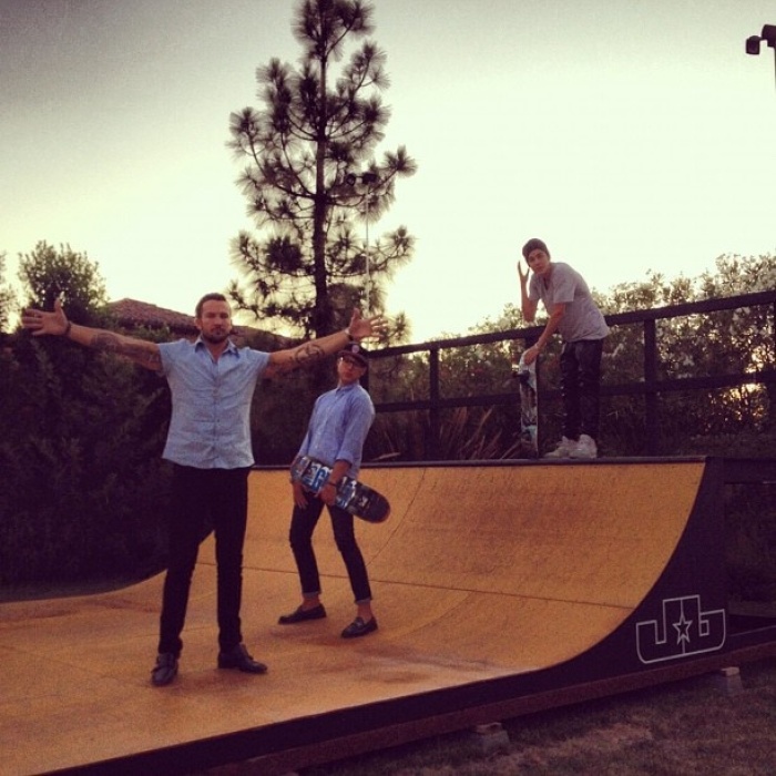 Pastors Carl Lentz and Judah Smith are seen hanging out with Justin Bieber in this photo shared by Liv D'Amico on Pinterest.