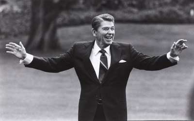 Former U.S. President Ronald Reagan, who forged a conservative revolution that transformed American politics, died on June 5, 2004, after a decade-long battle with Alzheimer's disease, U.S. media reported. Reagan is pictured waving to well-wishers on the south lawn of the White House on April 25, 1986, before departing for a summit in Tokyo.