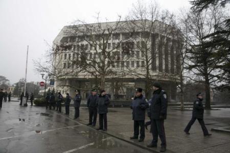 Ukrainian police stand guard in front the Crimean parliament building in Simferopol February 27, 2014.