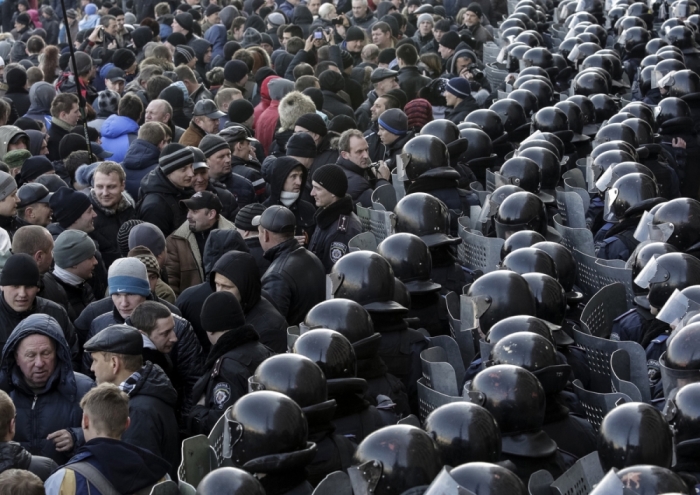 Riot police stand guard in front of the regional government building during a pro-Russian rally in Donetsk March 9, 2014. Russian forces tightened their grip on Crimea on Sunday despite a U.S. warning to Moscow that annexing the southern Ukrainian region would close the door to diplomacy in a tense East-West standoff.