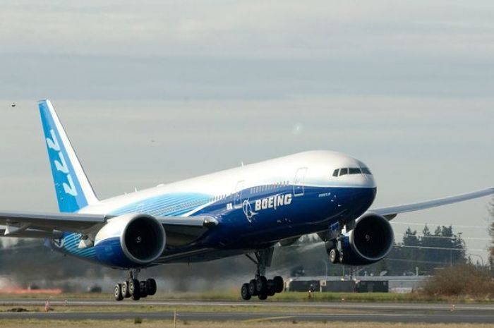 Boeing 777-200LR Worldliner.