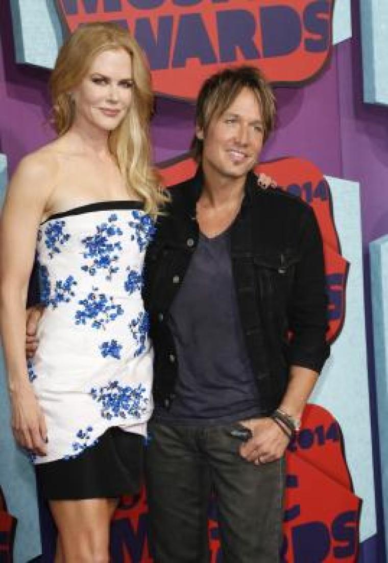 Actress Nicole Kidman and her husband, musician Keith Urban, arrive at the 2014 CMT Music Awards in Nashville, Tennessee June 4, 2014.