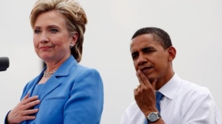 Former U.S. Secretary of State Hillary Clinton (l) and President Barack Obama (r).