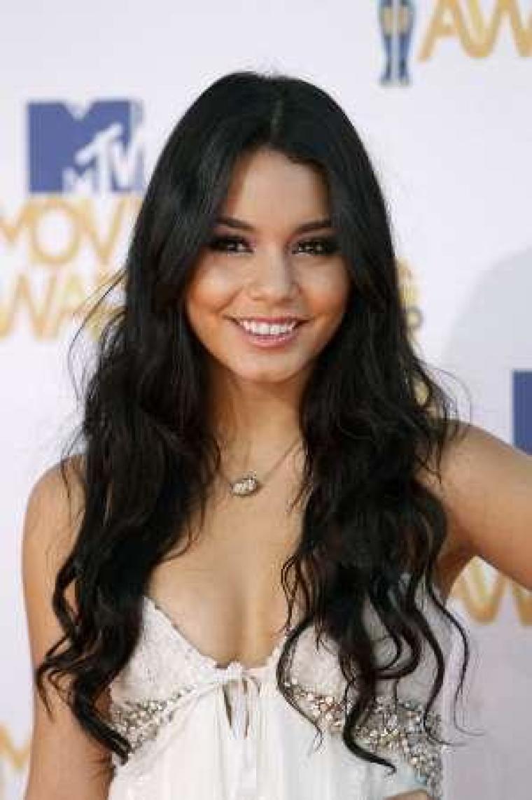 Actress Vanessa Hudgens arrives at the 2010 MTV Movie Awards in Los Angeles June 6, 2010.