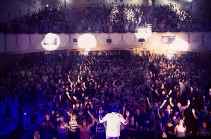 Chris Durso stands before the sold out 2014 Misfit NYC Conference.