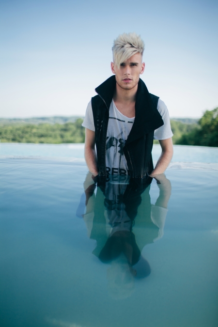 Acclaimed Christian singer Colton Dixon