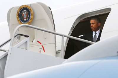 U.S. President Barack Obama arrives aboard Air Force One at Westchester County Airport in White Plains, New York August 30, 2014.