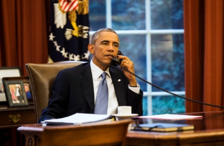 U.S. President Barack Obama speaks on the phone with Saudi Arabia's King Abdullah from the Oval Office of the White House in Washington, Sept. 10, 2014. President Barack Obama called Saudi Arabia's King Abdullah on Wednesday ahead of an evening speech in which the U.S. leader plans to lay out his strategy for defeating the militant group Islamic State, the White House said.