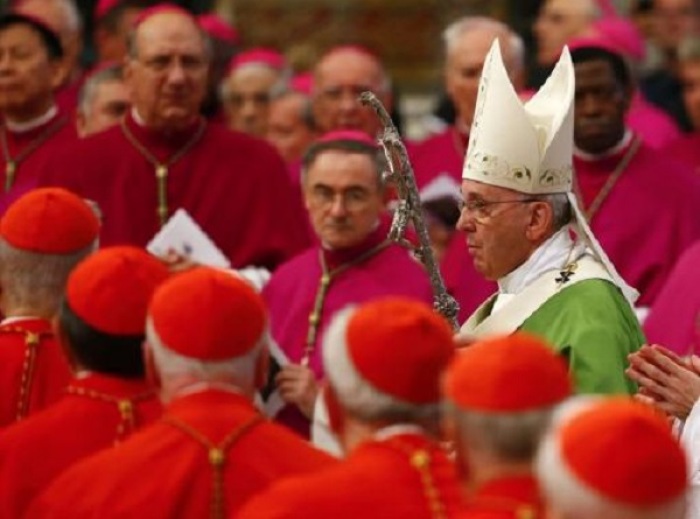 Pope Francis arrives to celebrate a Mass to mark the opening of the synod on the family in Saint Peter's Square at the Vatican October 5, 2014.