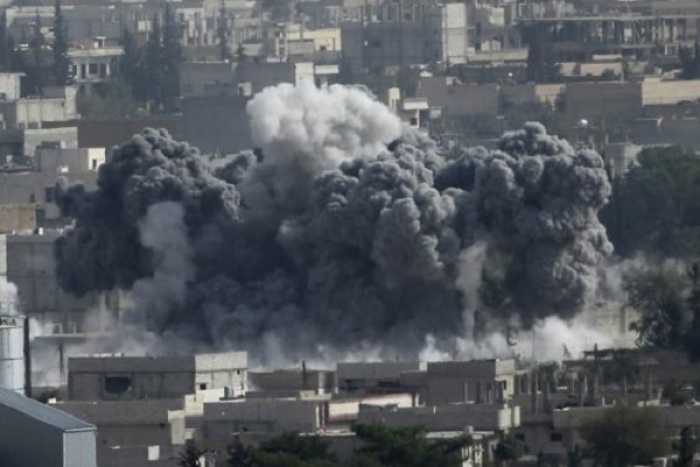 Smoke rises from the Syrian town of Kobane, seen from near the Mursitpinar border crossing on the Turkish-Syrian border in the southeastern town of Suruc in Sanliurfa province October 13, 2014.