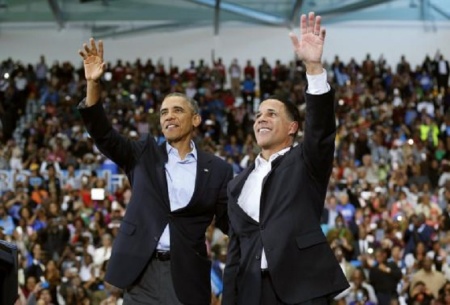 U.S. President Barack Obama waves as he arrives for a campaign rally for Maryland Lt. Gov. Anthony Brown (R) at a High School in Upper Marlboro, Maryland October 19, 2014.