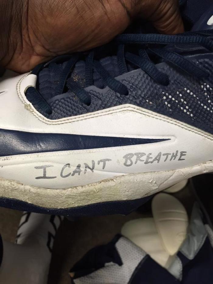 Davin Joseph's cleats, with the caption 'R.I.P. Eric Garner.'