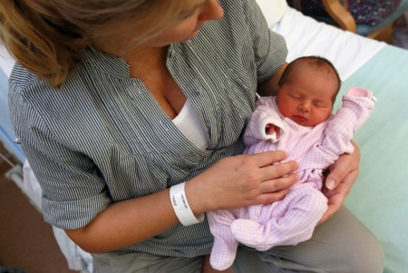 Melanie Chubb holds her 4-day-old daughter, Sofia, in the maternity ward at Hinchingbrooke Hospital in Huntingdon, eastern England, November 3, 2011. A private company called Circle will take over NHS hospital, Hinchingbrooke, in 2012 in a deal which will be the first of it's kind, local media reported. Photograph taken on November 3, 2011.