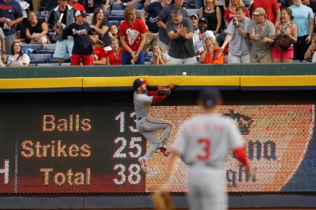 Former Washington Nationals right fielder Steven Souza (21) collides with the outfield wall as he attempts to catch a home run in Atlanta on Aug. 8, 2014.