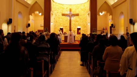 Iraqi Christians attend mass at Mar George Chaldean Church in Baghdad, March 1, 2015. Iraqi Christians say they have no intention of leaving the country despite the recent abduction of over 100 Assyrian Christians by the Islamic State. Picture taken March 1, 2015.